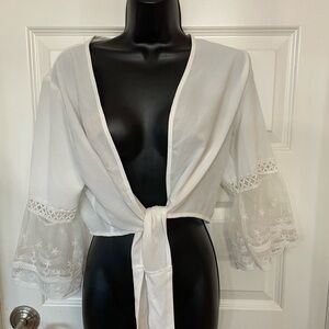 Cream color shrug with pretty lace bell sleeves.
Size large